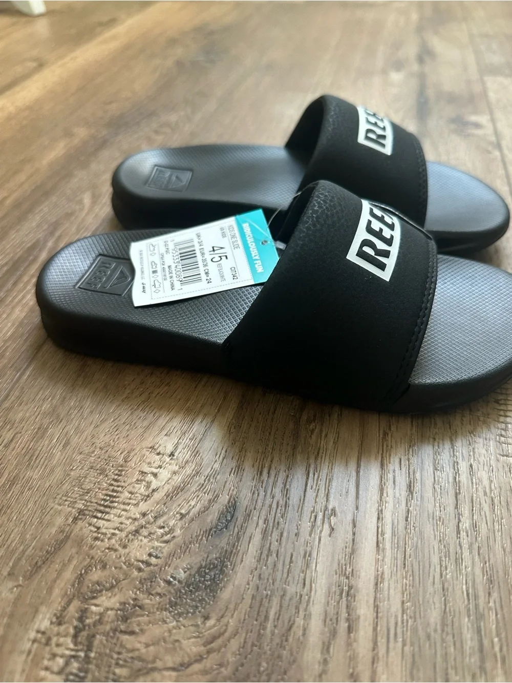 NWT! Reef Youth Slides, Black, Slip on/off, Beach, Vacation, Youth 4/5 (big kid)